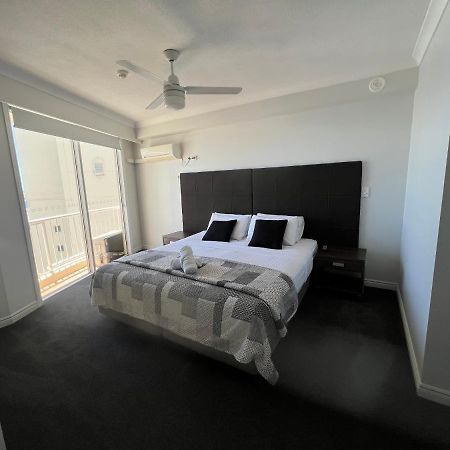 Stunning 2 Bedroom Ocean View Apartment Gold Coast Luaran gambar