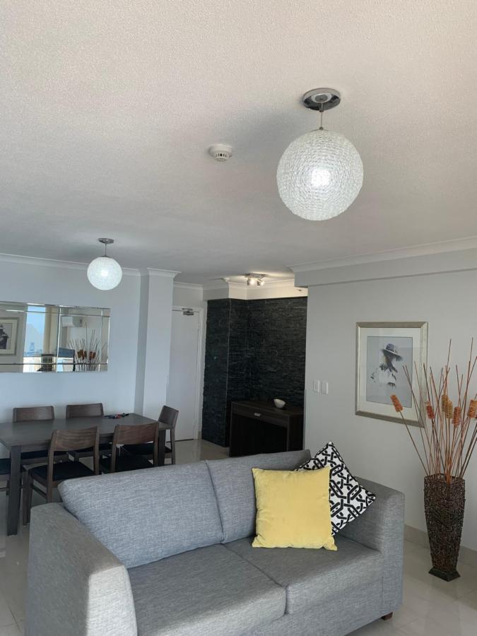 Stunning 2 Bedroom Ocean View Apartment Gold Coast Luaran gambar