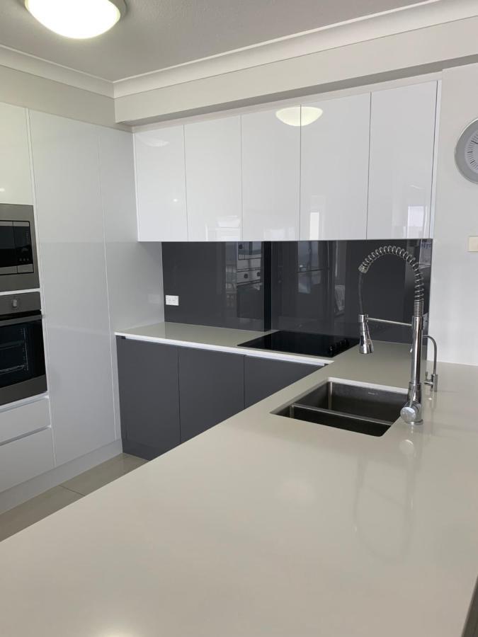 Stunning 2 Bedroom Ocean View Apartment Gold Coast Luaran gambar