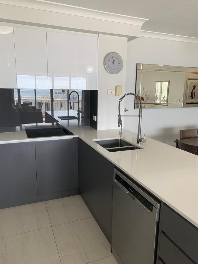 Stunning 2 Bedroom Ocean View Apartment Gold Coast Luaran gambar
