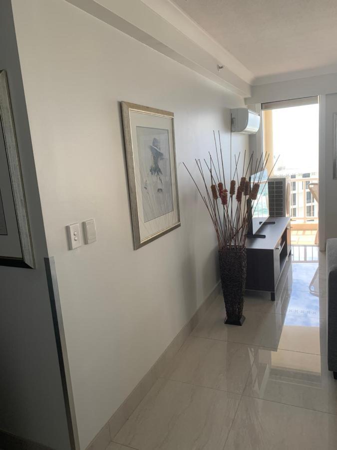 Stunning 2 Bedroom Ocean View Apartment Gold Coast Luaran gambar