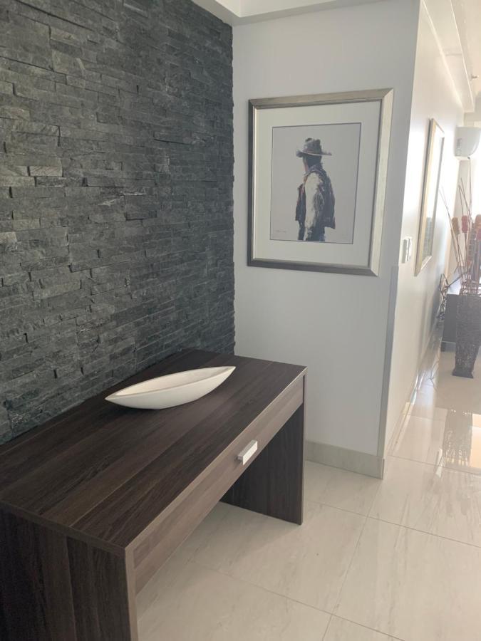 Stunning 2 Bedroom Ocean View Apartment Gold Coast Luaran gambar