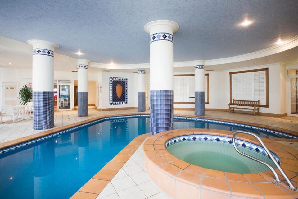 Stunning 2 Bedroom Ocean View Apartment Gold Coast Luaran gambar