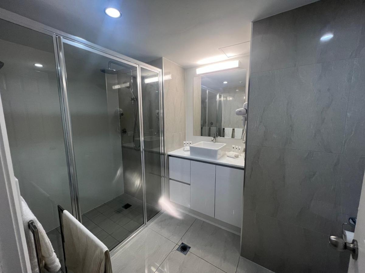 Stunning 2 Bedroom Ocean View Apartment Gold Coast Luaran gambar
