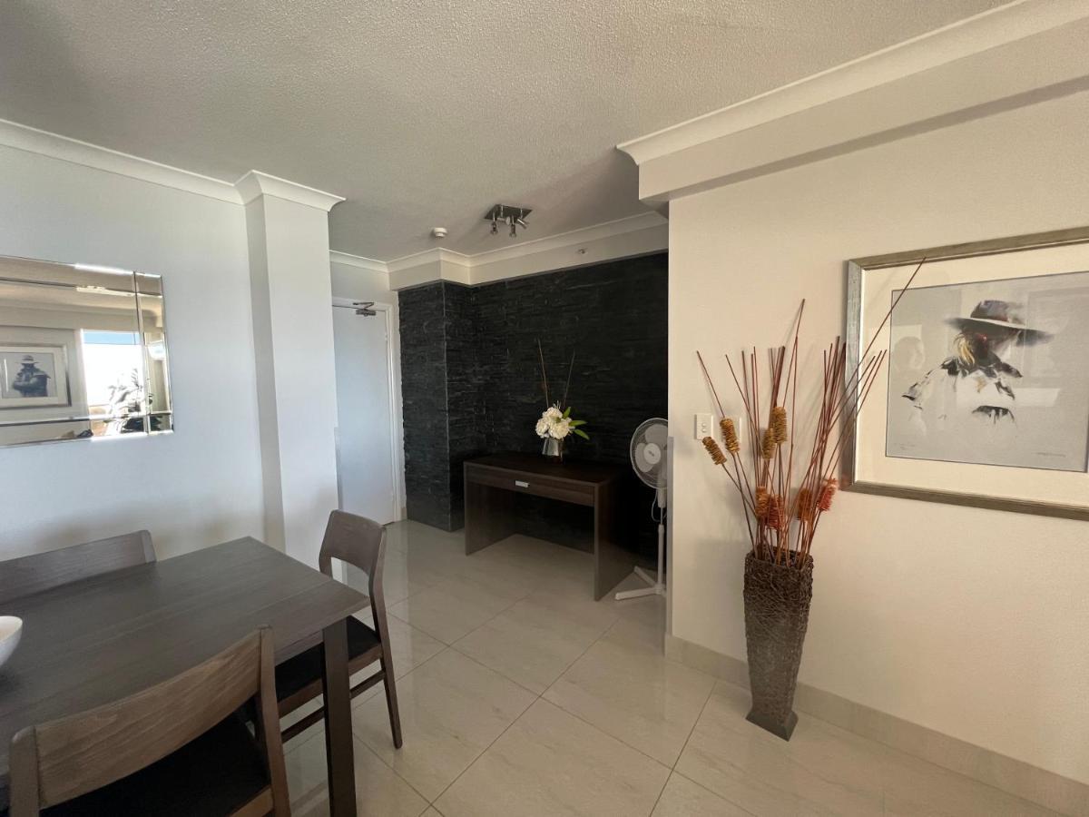 Stunning 2 Bedroom Ocean View Apartment Gold Coast Luaran gambar